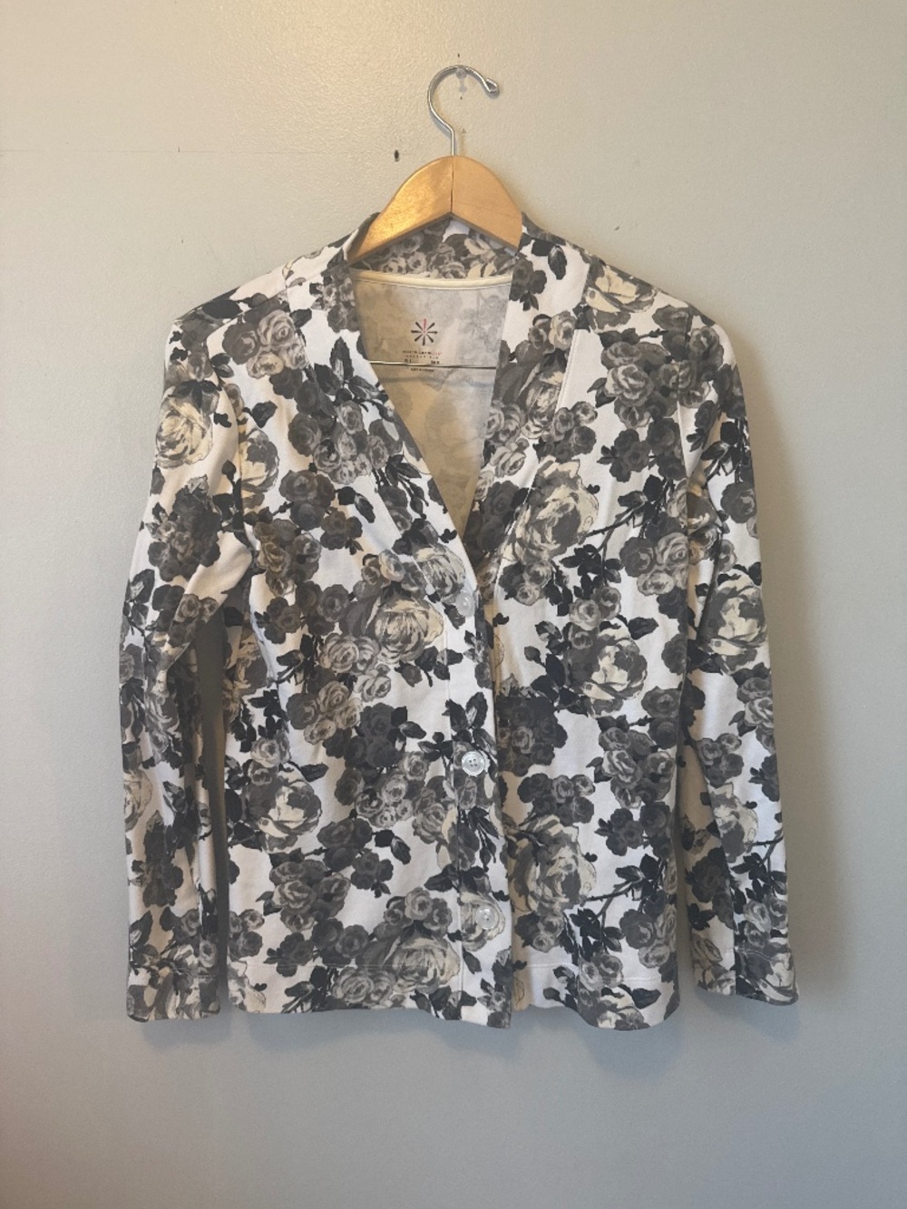 Isaac Mizrahi live floral cardigan with buttons